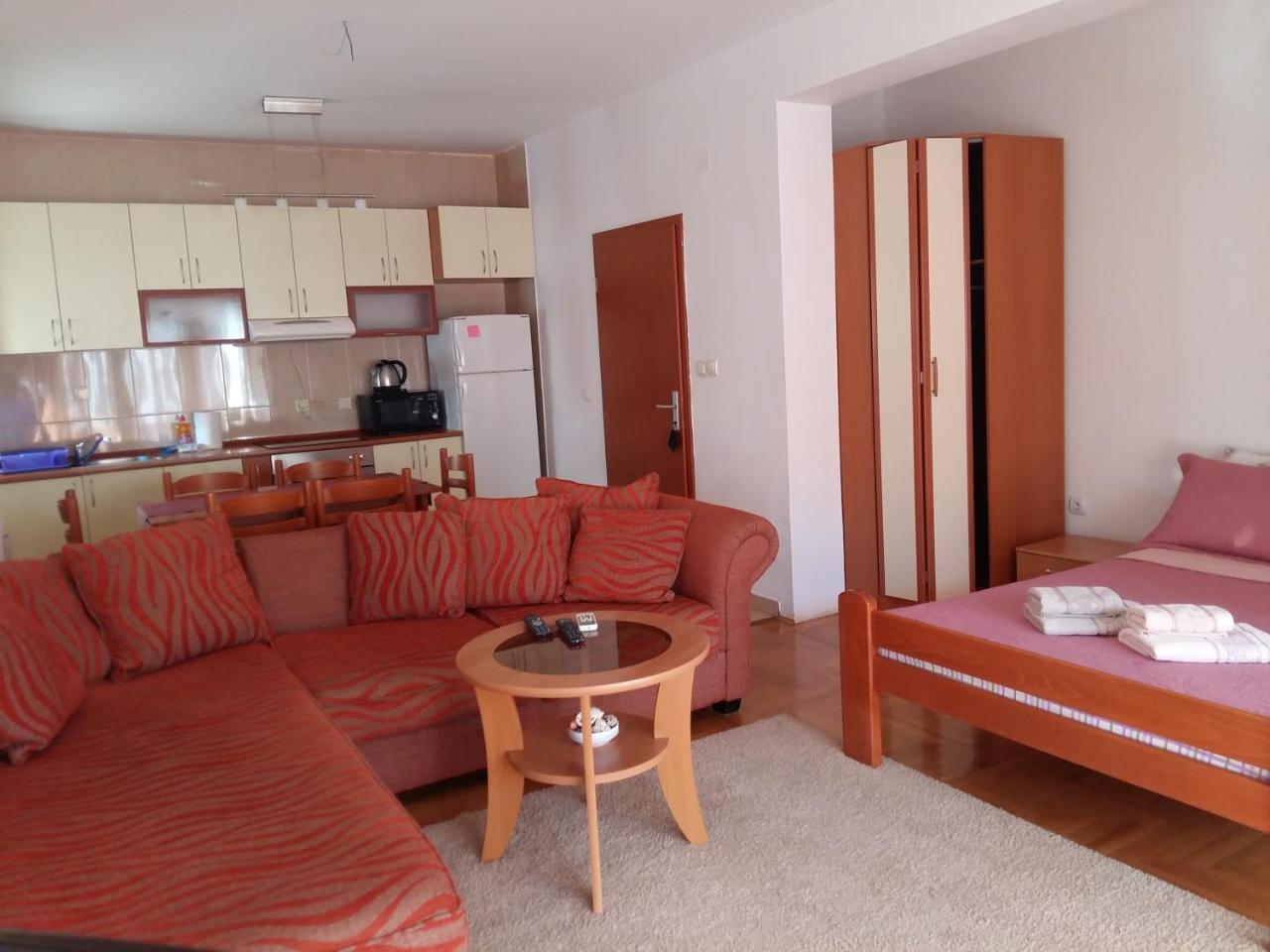 Lazar Apartments Petrovac Екстер'єр фото